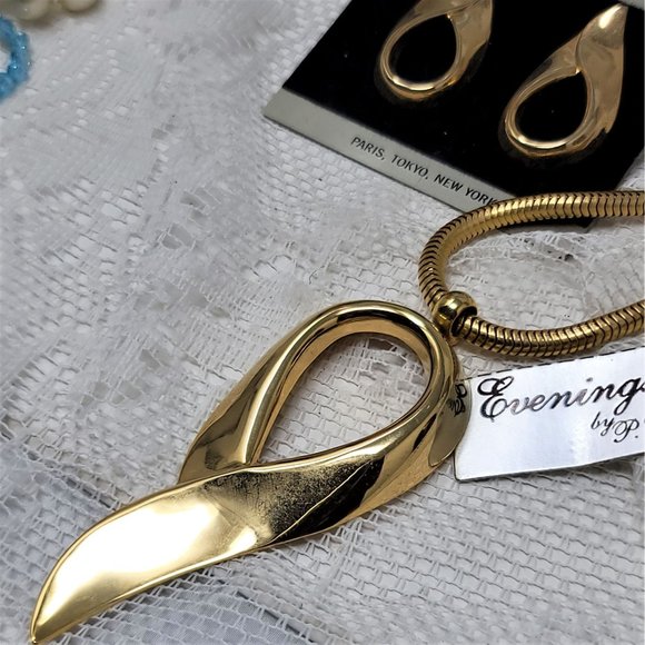 Vintage Necklace & Earring Set Goldtone Pierced Earrings - Picture 6 of 8